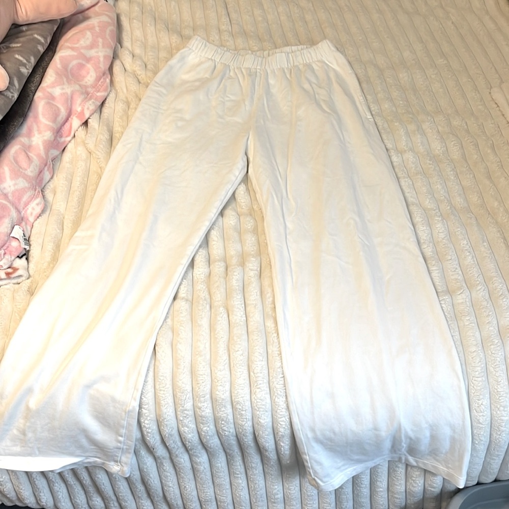 Brandy Melville unused white sweatpants size: small/medium